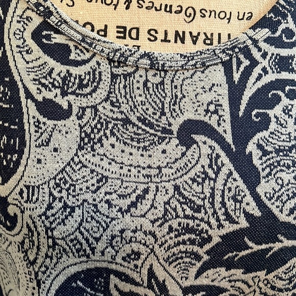 LuLaRoe Classic T - Size Small. Jacquard material - Picture 3 of 12